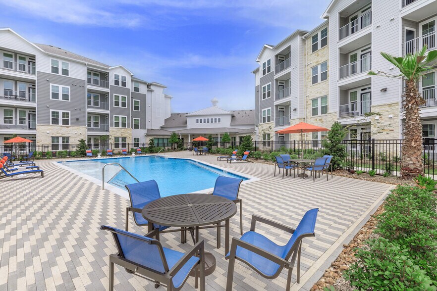 The Retreat at Barbers Hill 10929 Eagle Dr Mont Belvieu TX 77523