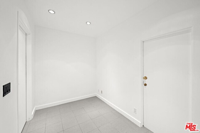 Building Photo - 17088 Palisades Cir