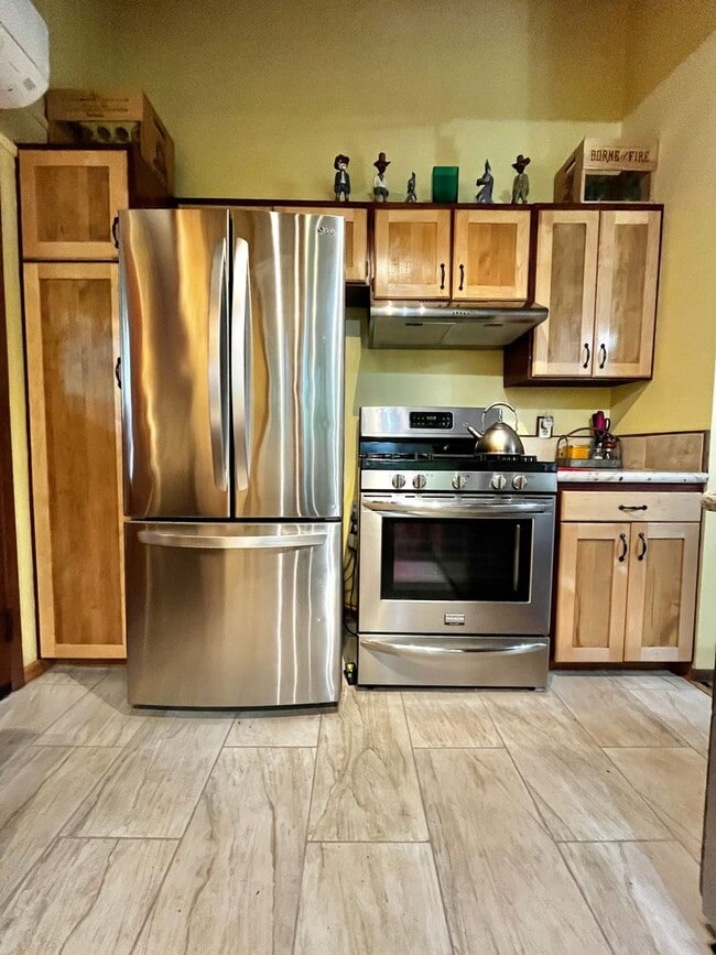 Building Photo - Well Maintained, Cozy, Furnished, Hansville Home on 3/4 Acre Lot!