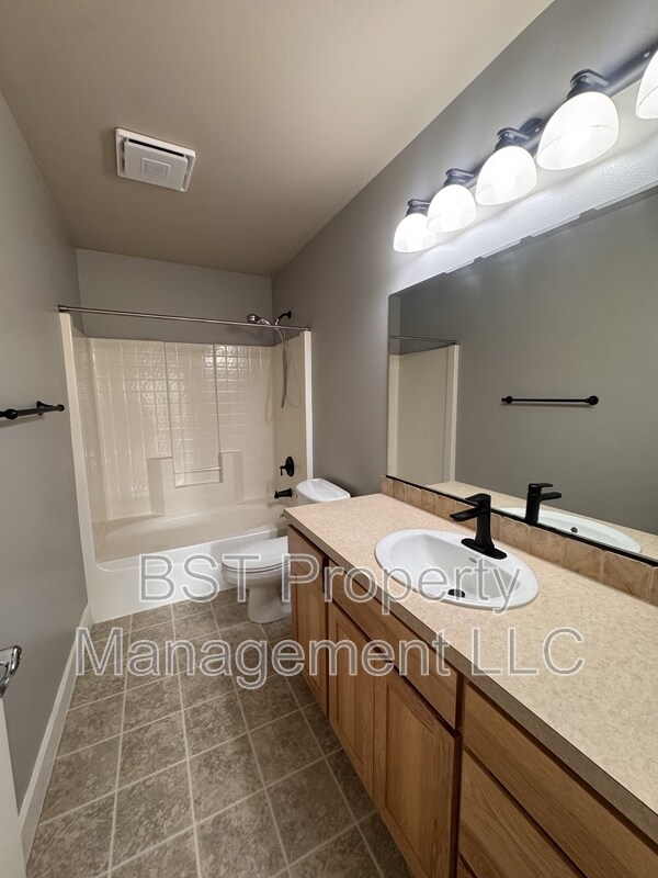 Building Photo - 1604 Webb Lake Dr