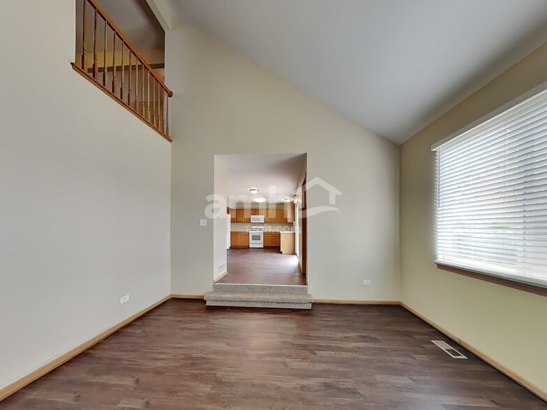 Building Photo - 2816 Bloomfield Dr