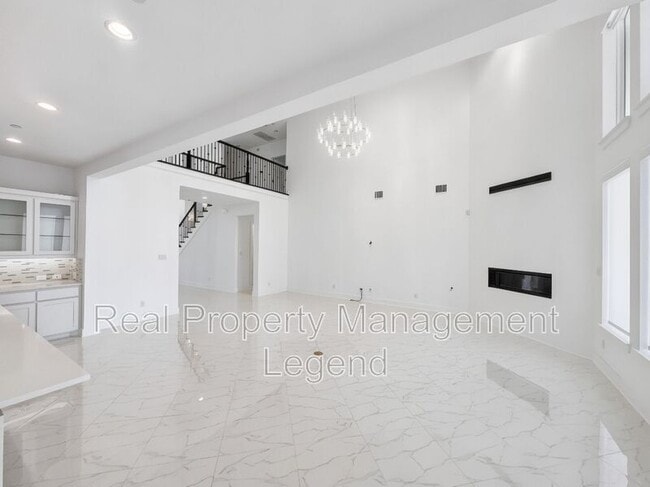Building Photo - 809 Jamestown Ln