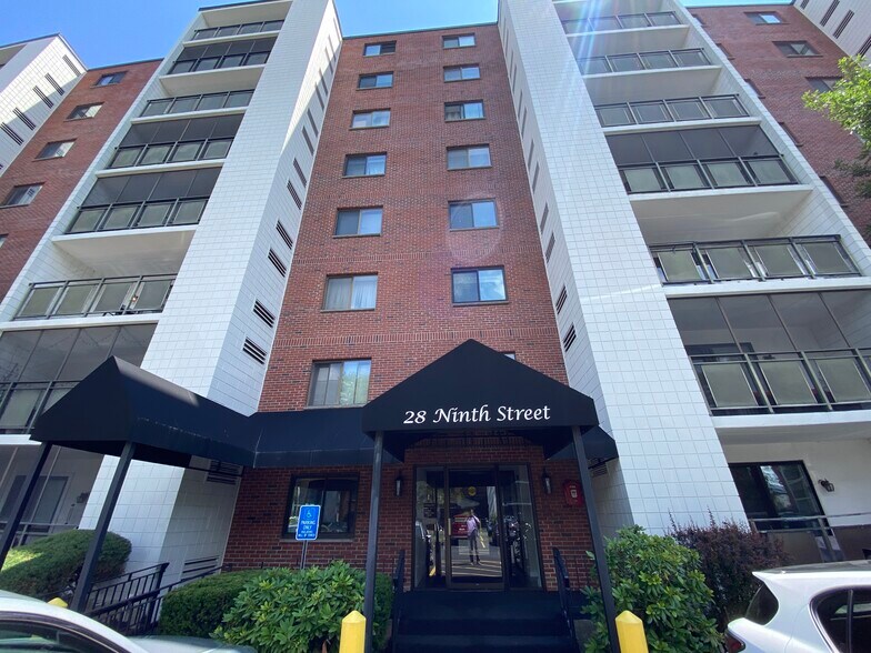 Building Photo - 28 9th St