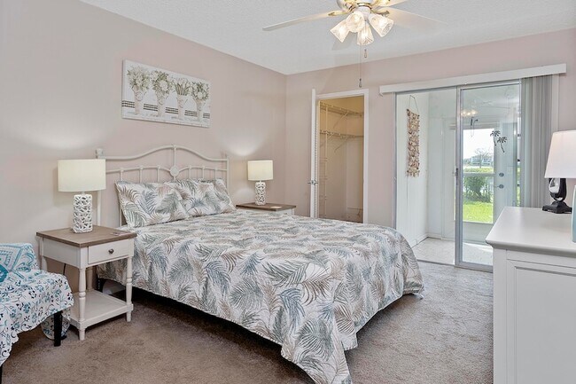 Building Photo - 1032 Lincoln B