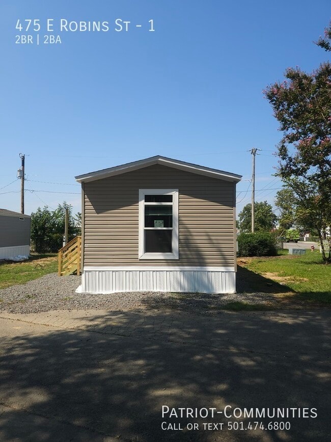 Building Photo - 475 E Robins St