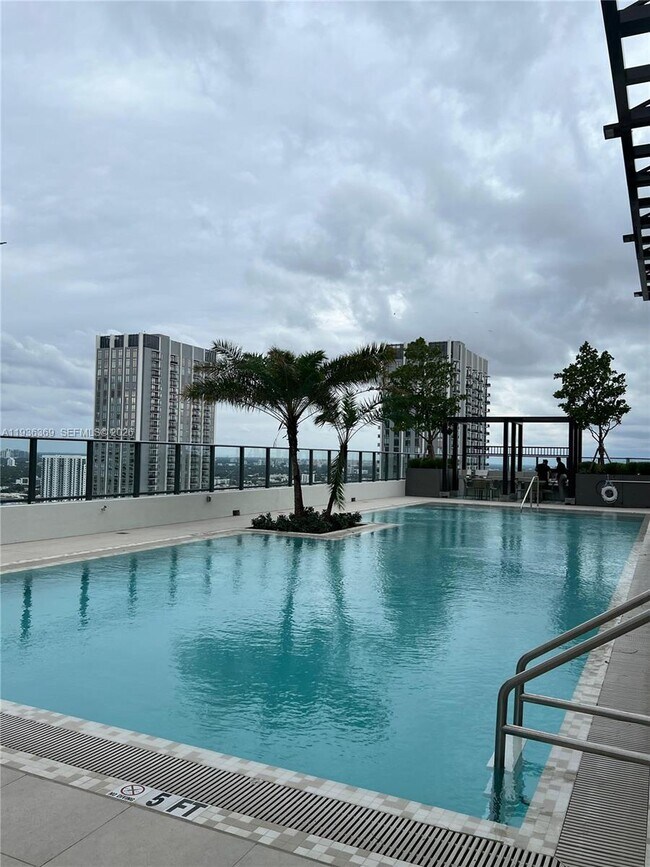 Building Photo - 11 NE 6th St