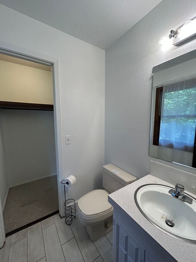 Building Photo - Charming 3-Bed Home in Bella Vista, AR