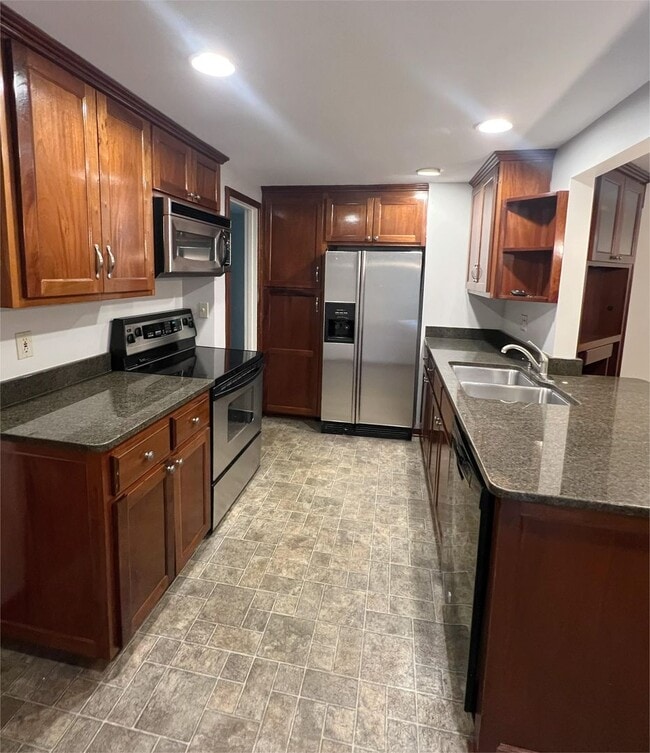 Building Photo - SEE IT NOW: Elegant Home in Prairie Village with Spacious Yard!