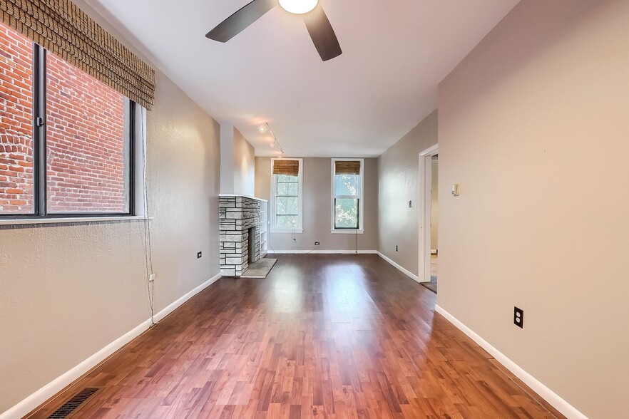 Building Photo - 2136 W 28th Ave