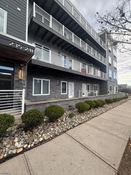 Building Photo - 241 Ridge Rd