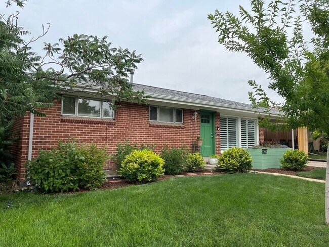 Building Photo - 8521 Crescent Dr