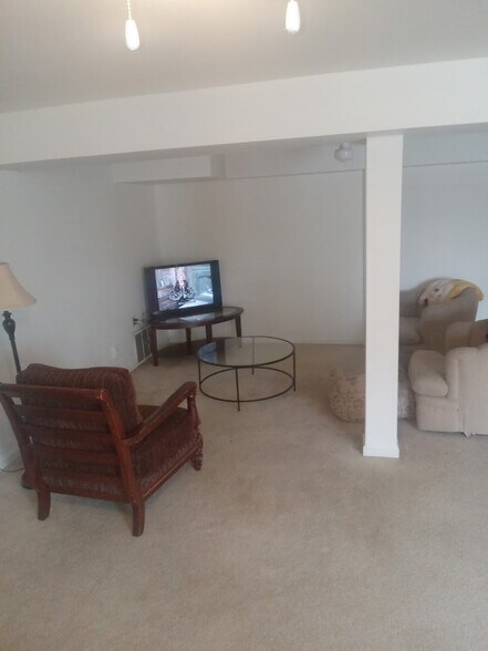 Building Photo - 13415 S Hills Dr