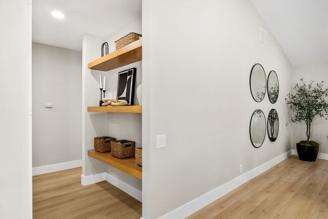 Building Photo - Beautifully Renovated 3 Bed/2 Bath Home in...