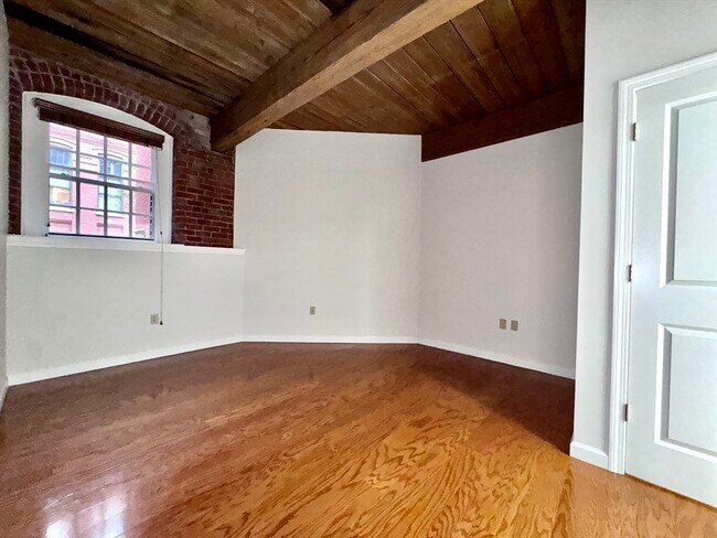 Building Photo - 4 Bishop St