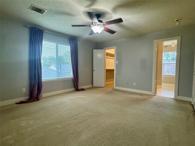 Building Photo - 9910 Farrell Dr