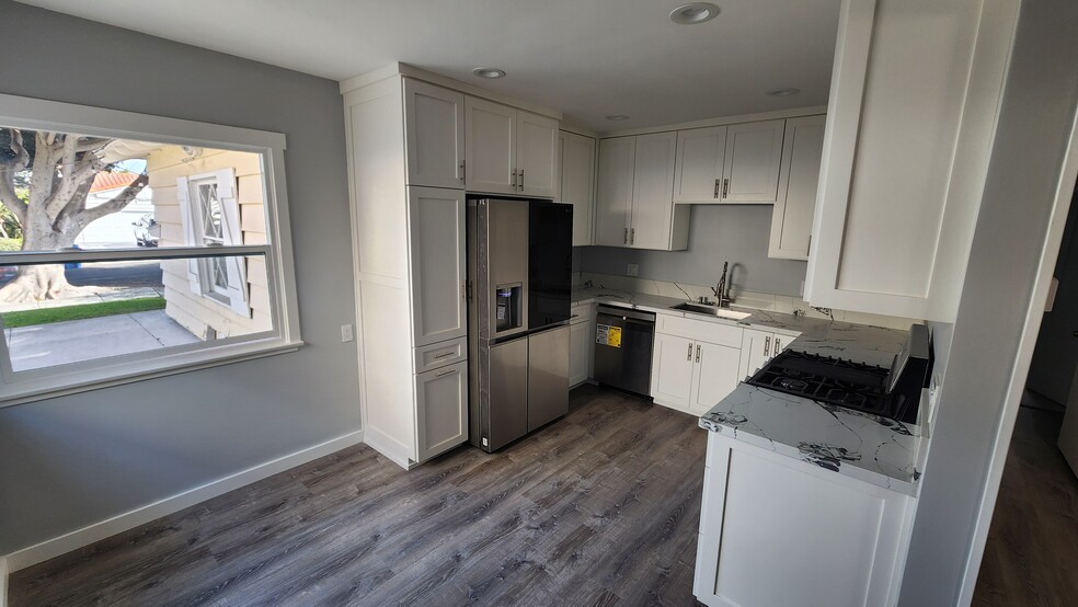 Building Photo - 414 Avenue F