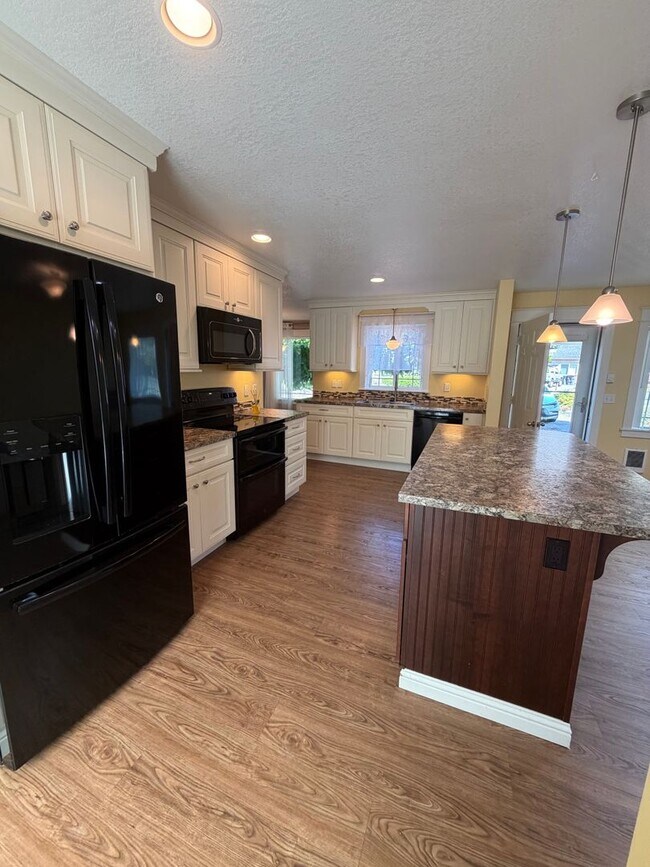 Building Photo - 3521 Harrison Dr