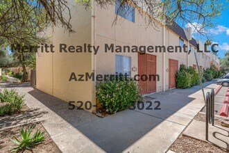 Building Photo - Remodeled 2 bedroom, 2.5 bathroom townhome, washer and dryer, dishwasher and more