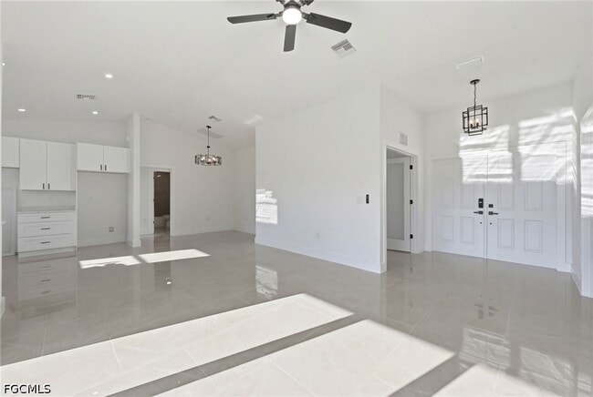 Building Photo - 2105 NE 1st Ave