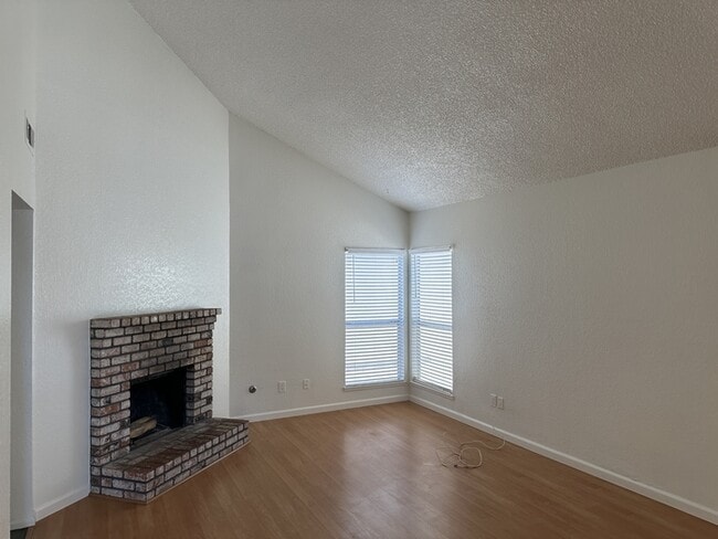 Building Photo - Modesto 3 Bed 2 Bath 2 Car Garage HOA Swim...