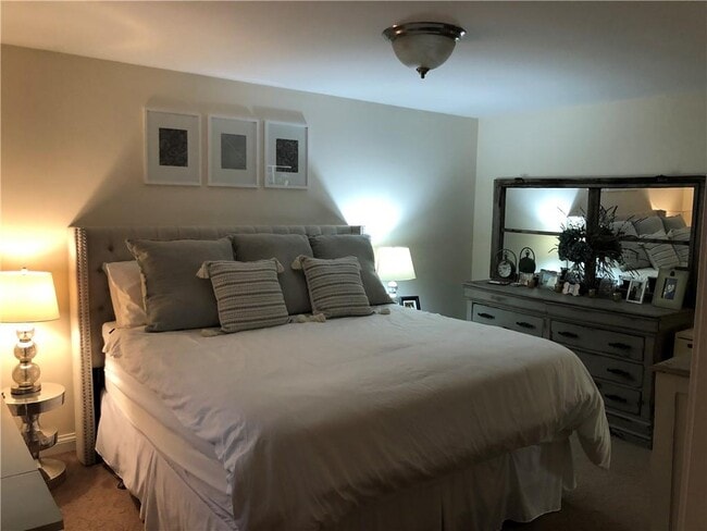 Building Photo - 4209 Pine Heights Dr NE