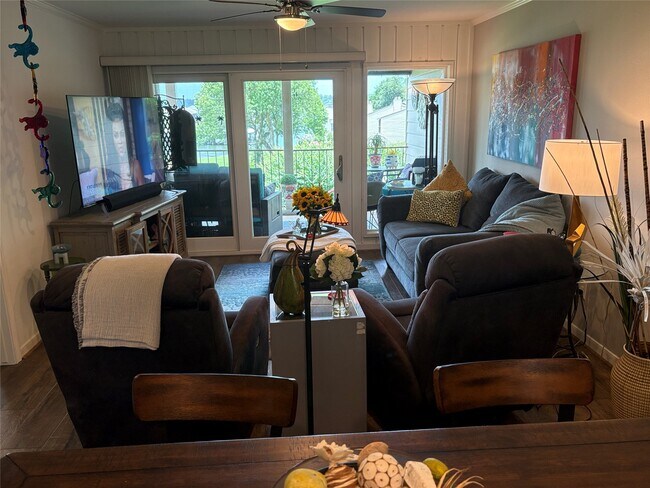 Building Photo - 211 D Lakeview Terrace