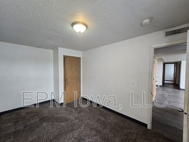 Building Photo - 60 Miller Ave SW