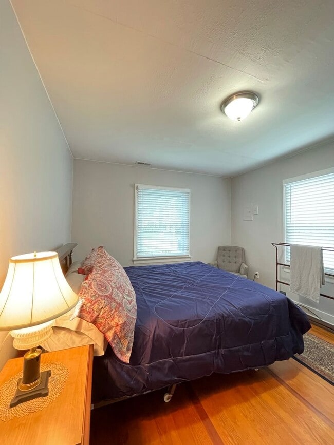 Building Photo - Your search ends here! Rent today!!