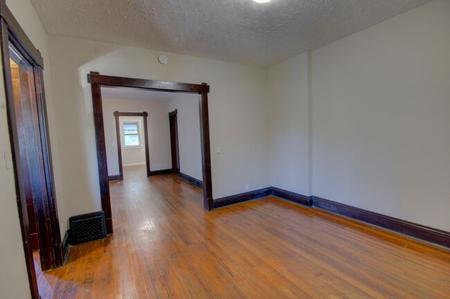 Building Photo - SL AAC907