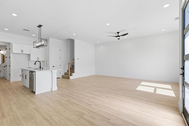 Building Photo - 8922 Lowell St