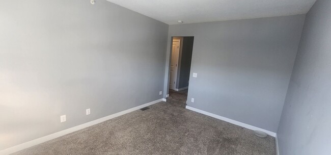 Building Photo - Beautiful 3 Bed Town Home for Rent
