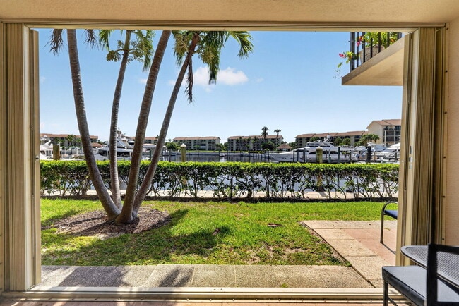 Building Photo - 2401 Marina Isle Way
