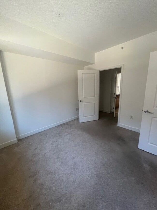 Building Photo - Luxury Condo in National Harbor