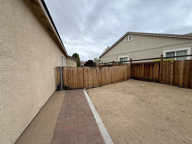 Building Photo - Beautiful Home in Sparks!