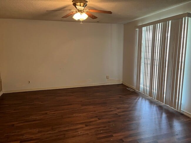 Building Photo - Take a look at this home in West Russellville