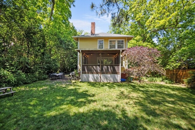 Building Photo - Stunning Historic 4-bedroom home in W Trin...