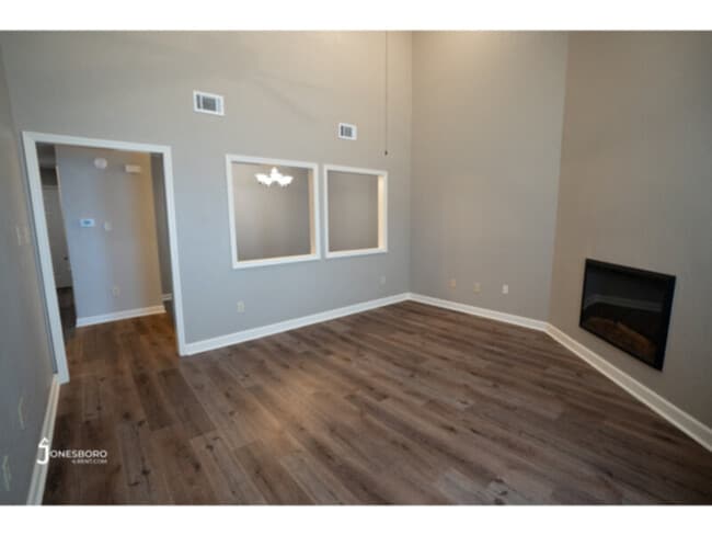 Building Photo - KENWOOD POINTE: Water/Sewer Included!!