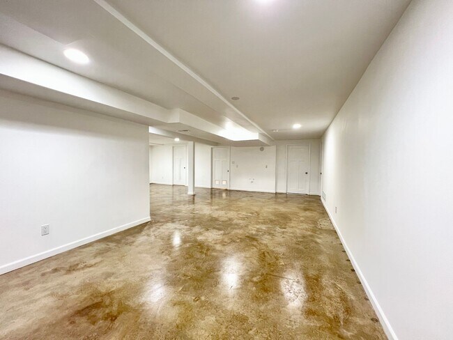 Building Photo - 1515 Mautenne Dr