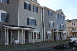 Building Photo - Second Floor One Bedroom Garden Apartment