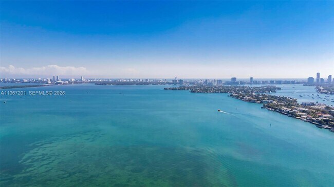 Building Photo - 1750 N Bayshore Dr