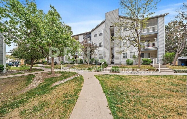 Building Photo - Modern Comfort and a Garage in Prime Aurora Location