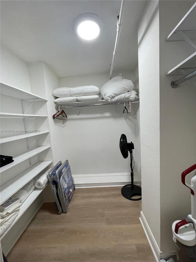 Building Photo - 1255 Collins Ave