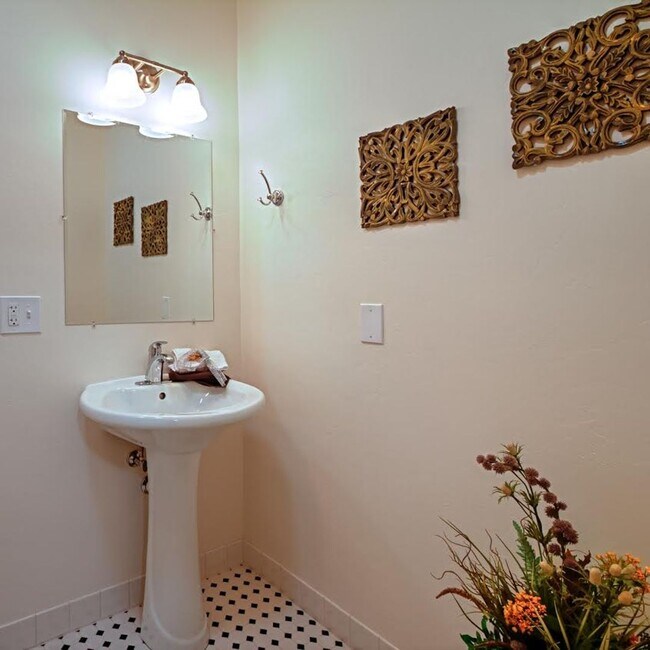 Building Photo - U of A  5 BEDROOM