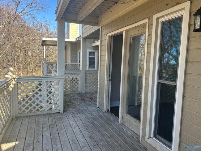 Building Photo - 2012 Fairway Hills Dr