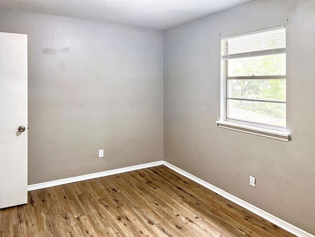 Building Photo - 8917 Tanya Dr