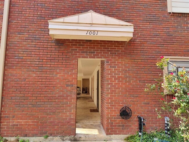 Building Photo - 1103 Dulles Ave