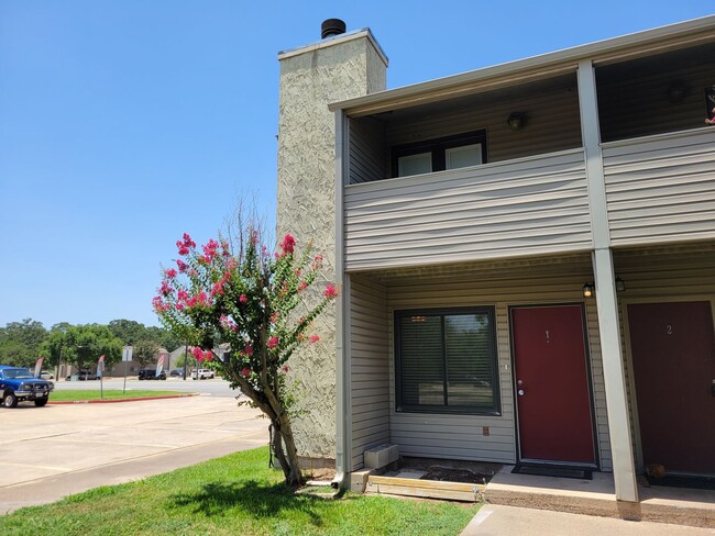 Primary Photo - College Station - 2 bed/1.5 bath end unit ...