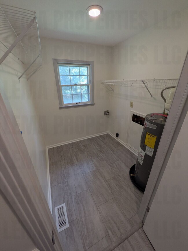 Building Photo - 4612 Daugette Dr NW