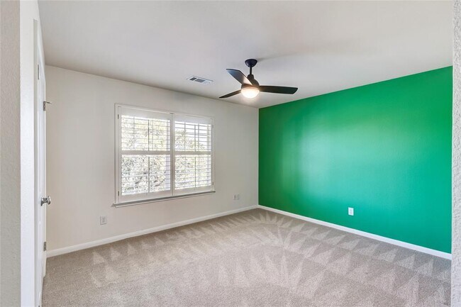 Building Photo - 15617 Pumpkin Ridge Dr