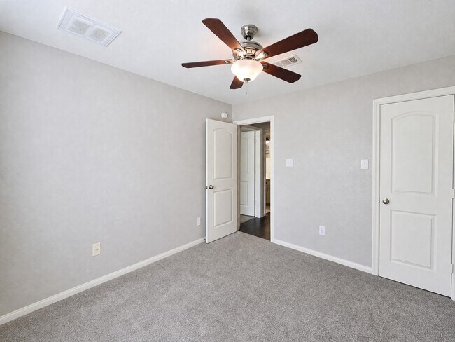 Building Photo - 33039 Lois Ln